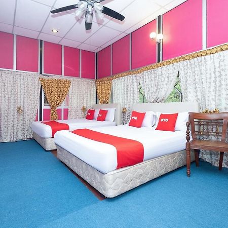 Oyo 89984 Noris Wang Homestay Lumut Exterior photo