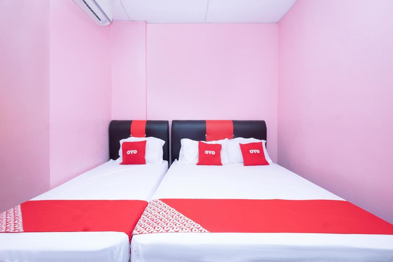 Oyo 89984 Noris Wang Homestay Lumut Exterior photo