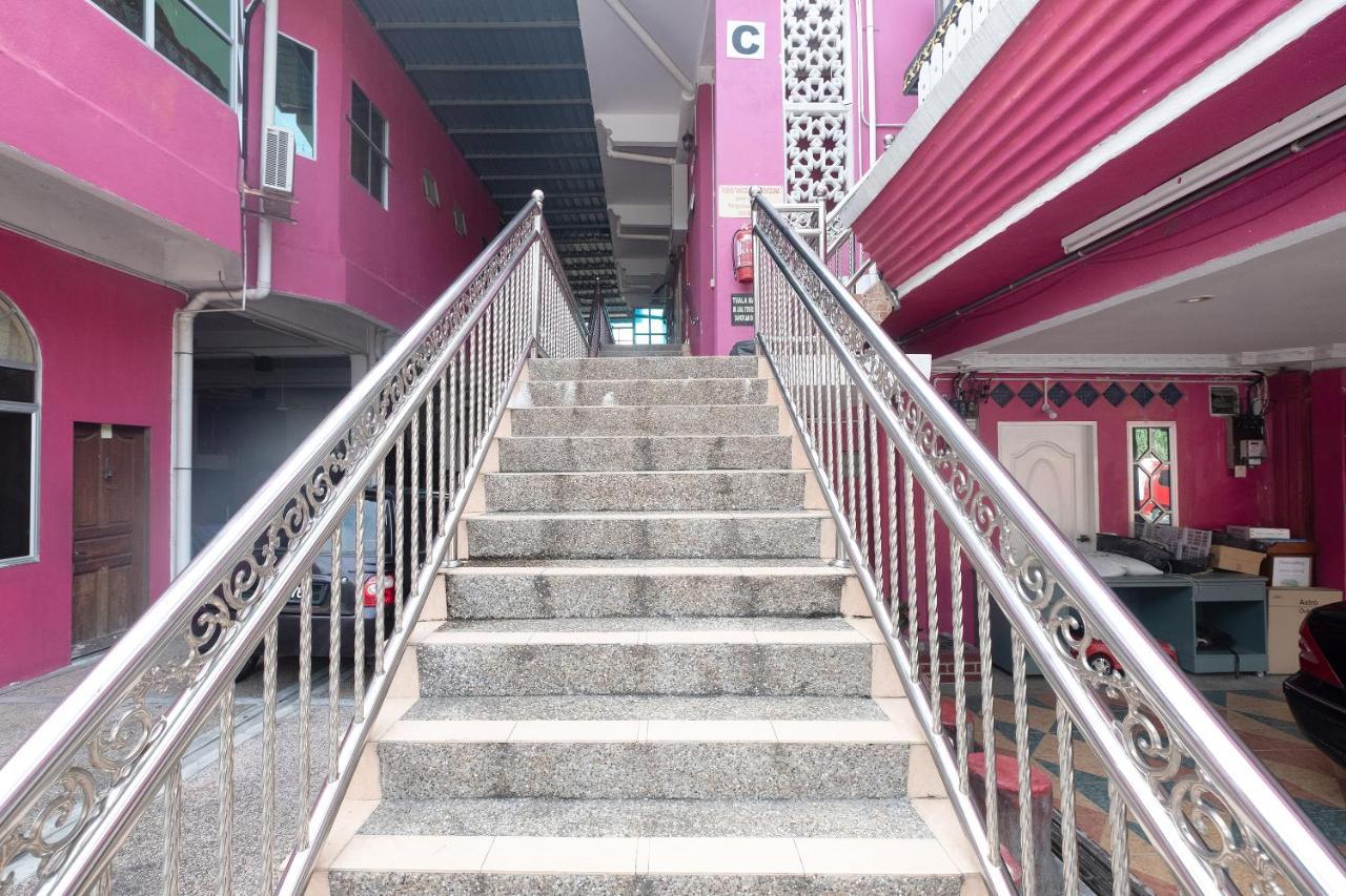 Oyo 89984 Noris Wang Homestay Lumut Exterior photo