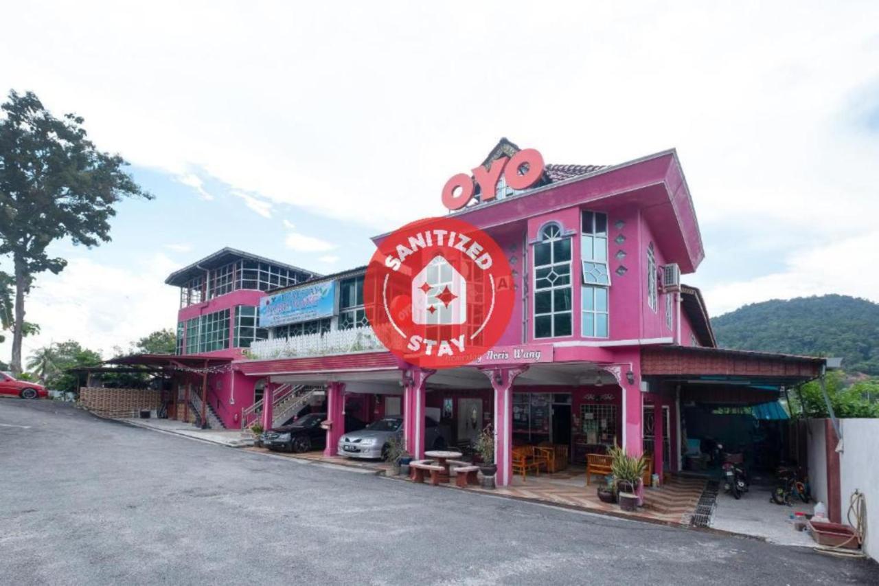 Oyo 89984 Noris Wang Homestay Lumut Exterior photo