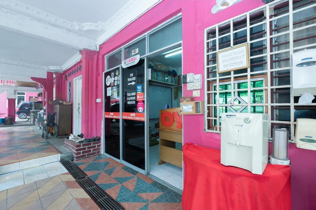 Oyo 89984 Noris Wang Homestay Lumut Exterior photo