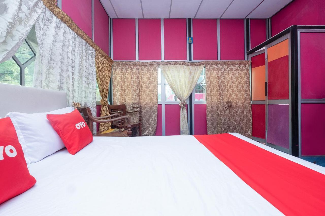 Oyo 89984 Noris Wang Homestay Lumut Exterior photo