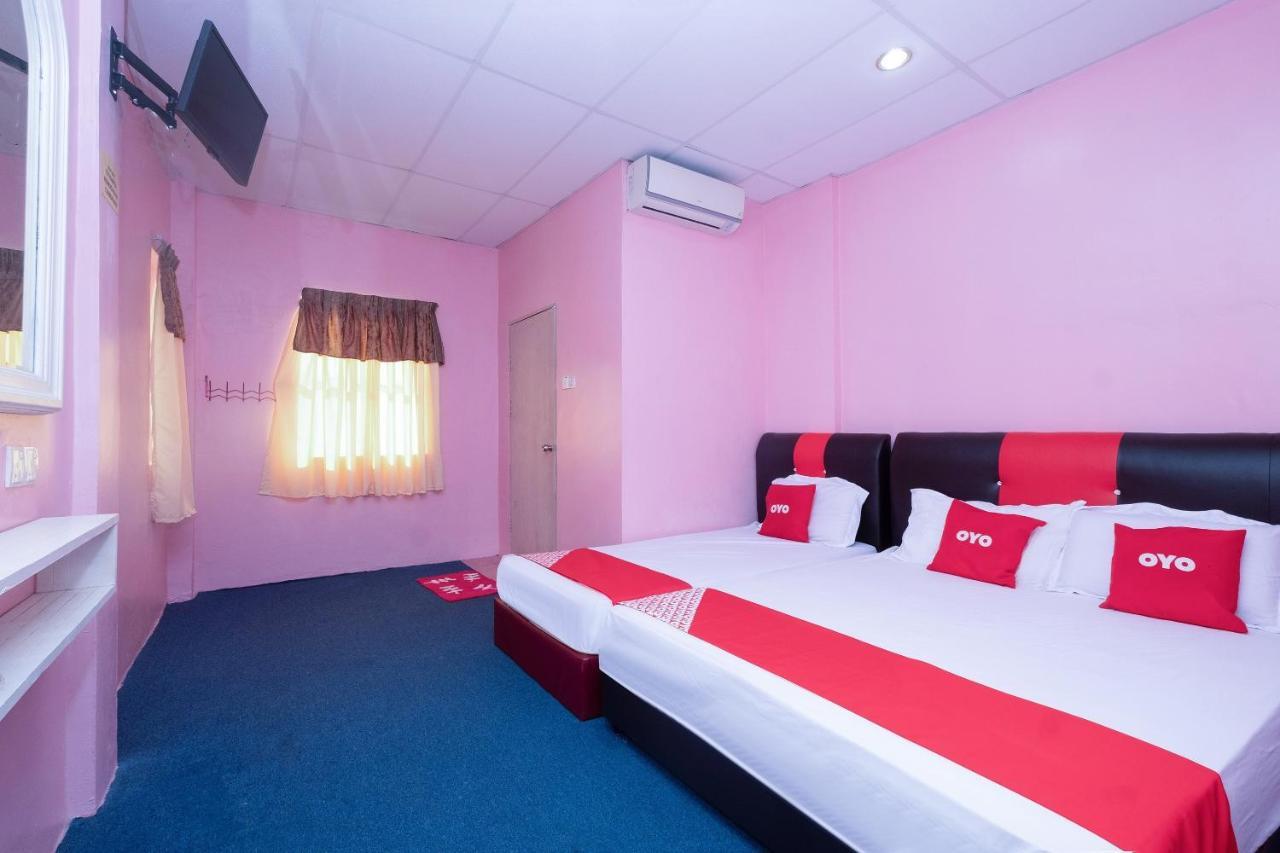 Oyo 89984 Noris Wang Homestay Lumut Exterior photo