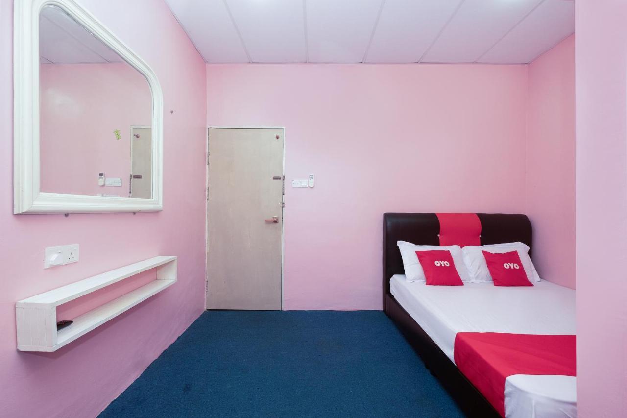 Oyo 89984 Noris Wang Homestay Lumut Exterior photo