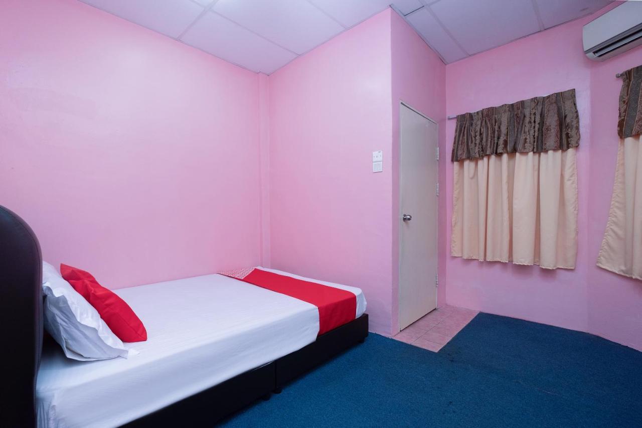 Oyo 89984 Noris Wang Homestay Lumut Exterior photo