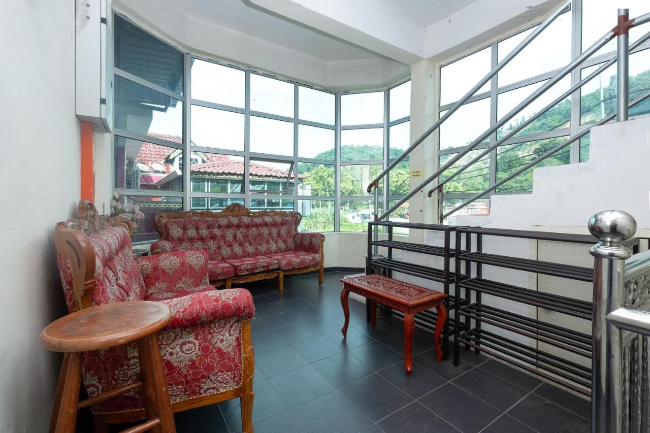 Oyo 89984 Noris Wang Homestay Lumut Exterior photo