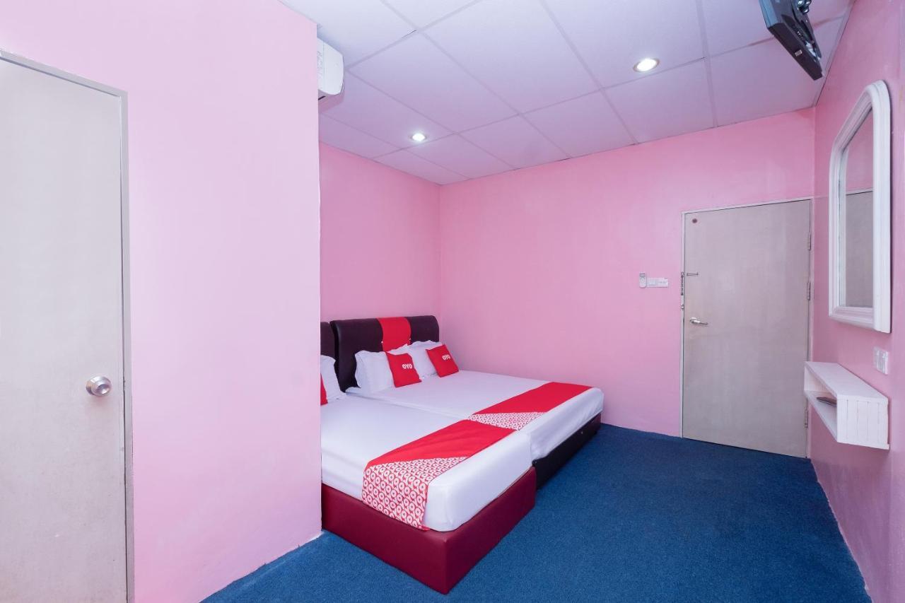 Oyo 89984 Noris Wang Homestay Lumut Exterior photo
