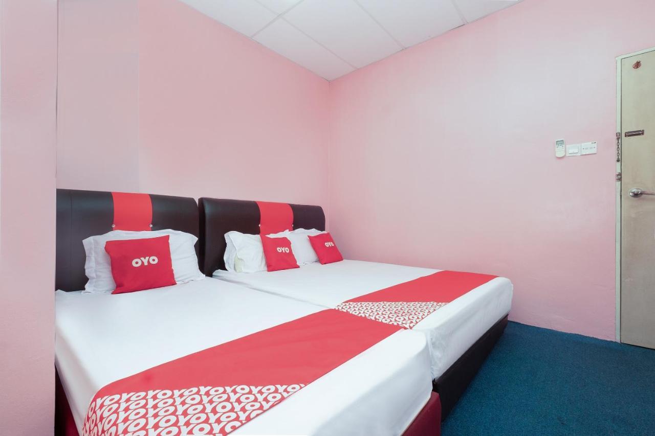 Oyo 89984 Noris Wang Homestay Lumut Exterior photo