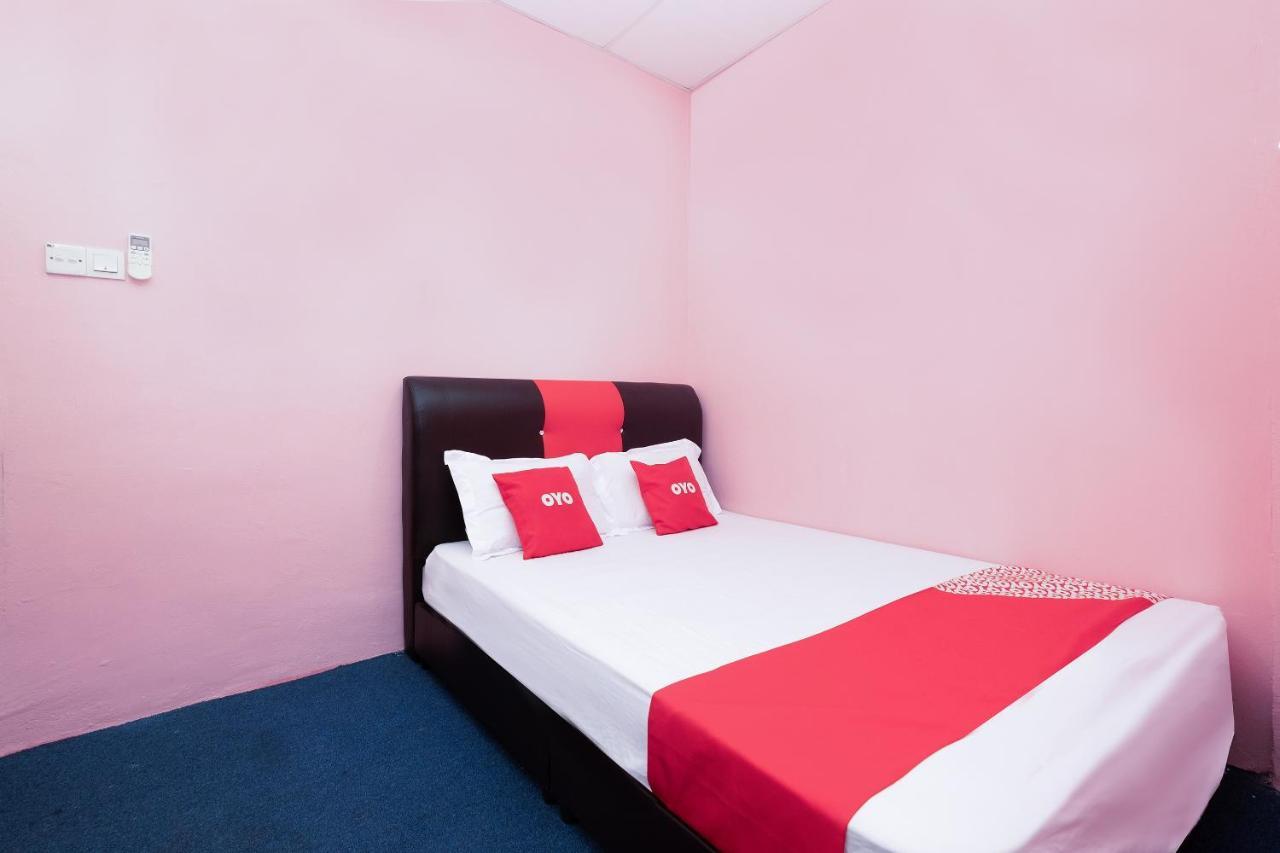 Oyo 89984 Noris Wang Homestay Lumut Exterior photo