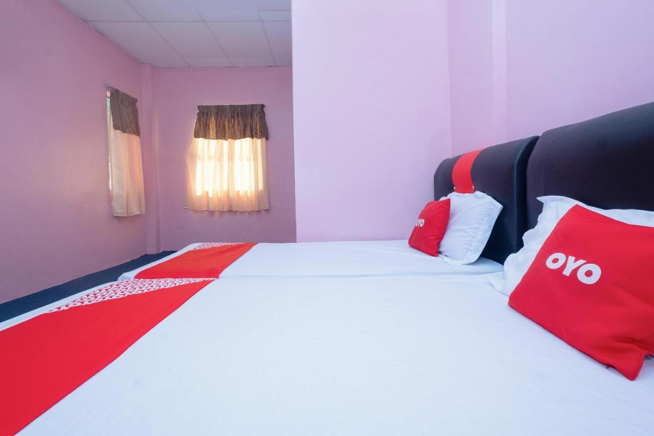 Oyo 89984 Noris Wang Homestay Lumut Exterior photo